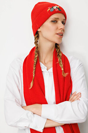 Kadın Rokoko Nakış İşlemeli Yün Bere Mercan