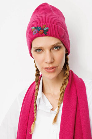 Kadın Rokoko Nakış İşlemeli Yün Bere Sıklamen