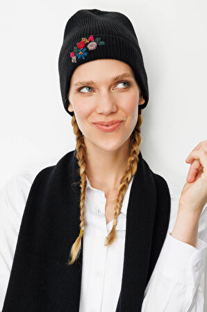 Kadın Rokoko Nakış İşlemeli Yün Bere Siyah