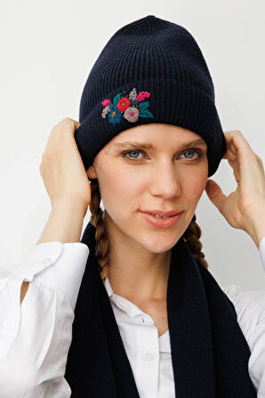 Kadın Rokoko Nakış İşlemeli Yün Bere Siyah