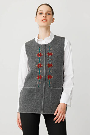 Kadın Sıfır Yaka Önü Nakış İşlemeli Yün Yelek Füme