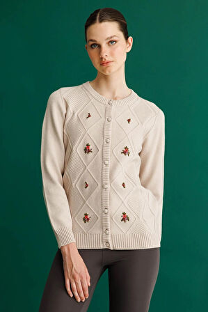 Kadın Sıfır Yaka Önü Baklavalı Nakış İşlemeli Hırka Bej