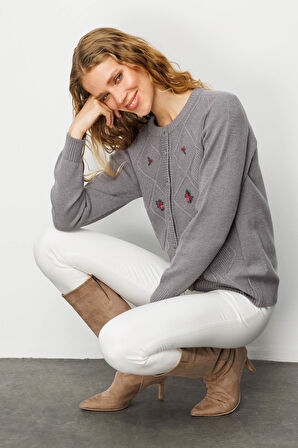 Kadın Sıfır Yaka Önü Baklavalı Nakış İşlemeli Hırka Füme