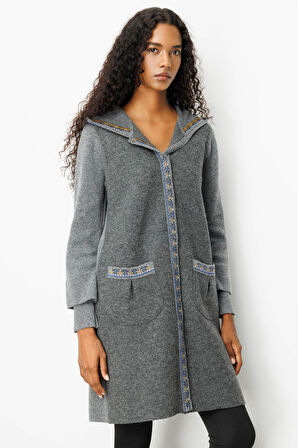 Kadın Kapüşonlu Önü Keçe Yün Kaban Füme