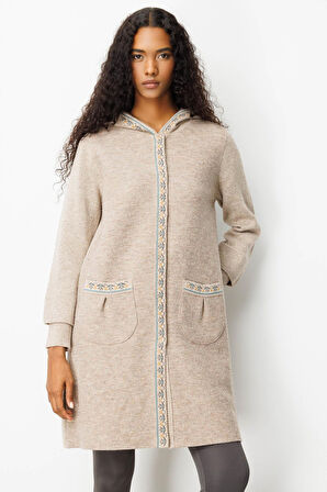 Kadın Kapüşonlu Önü Keçe Yün Kaban K.Bej