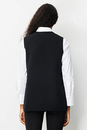 Kadın V Yaka Cebi Tığlamalı Yün Yelek Siyah