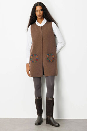 Kadın Sıfır Yaka Cebi Tığlamalı Uzun Yün Yelek D.Kahve