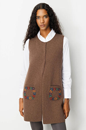Kadın Sıfır Yaka Cebi Tığlamalı Uzun Yün Yelek D.Kahve