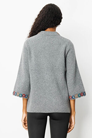 Kadın Yakası ve Kol Ağzı Tığlamalı Kısa Yün Ceket Füme