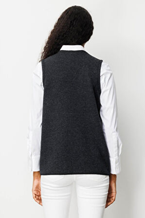 Kadın V Yaka Cebi Nakış İşlemeli Yün Yelek Siyah