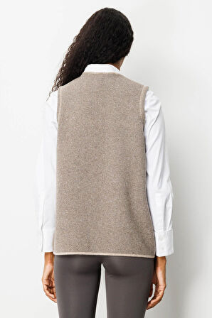 Kadın V Yaka Cebi Nakış İşlemeli Yün Yelek K.Bej