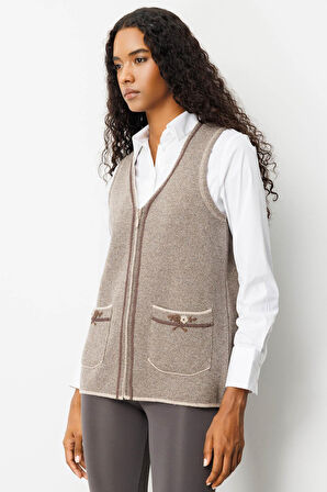 Kadın V Yaka Cebi Nakış İşlemeli Yün Yelek K.Bej