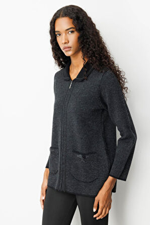 Kadın Polo Yaka Cebi Nakış İşlemeli Yün Hırka Siyah