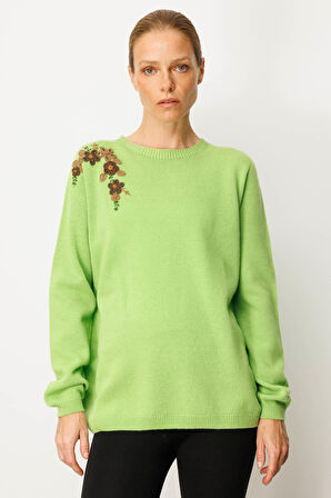 Kadın Sıfır Yaka Omuzu İşlemeli Yün Kazak A.E.Yeşili
