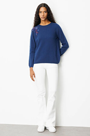 Kadın Sıfır Yaka Omuzu İşlemeli Yün Kazak İndigo