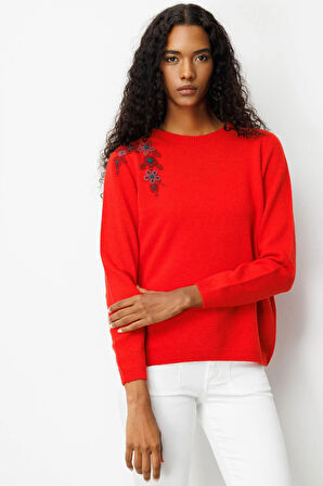 Kadın Sıfır Yaka Omuzu İşlemeli Yün Kazak Mercan