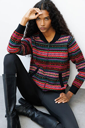 Kadın Hakim Yaka Jakarlı Yün Hırka Siyah