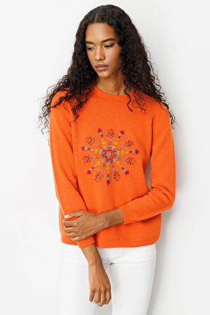 Kadın Sıfır Yaka Kartanesi İşlemeli Yün Kazak Portakal