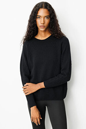 Kadın Sıfır Yaka Önü ve Kol Ortası Saç Örgü Yün Kazak Siyah