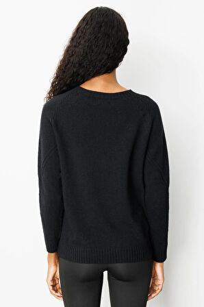 Kadın Sıfır Yaka Önü ve Kol Ortası Saç Örgü Yün Kazak Siyah