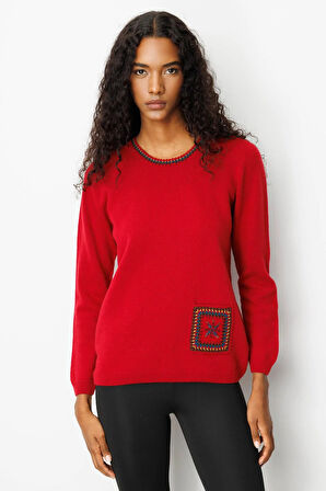 Kadın Sıfır Yaka Cebi ve Yakası Tığlamalı Yün Kazak K.Kırmızı