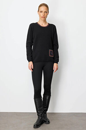 Kadın Sıfır Yaka Cebi ve Yakası Tığlamalı Yün Kazak Siyah