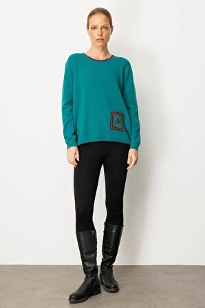 Kadın Sıfır Yaka Cebi ve Yakası Tığlamalı Yün Kazak A.Ö.Başı