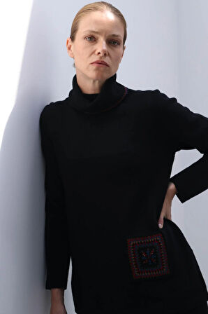 Kadın Degaje Yaka Cebi ve Yakası Tığlamalı Yün Kazak Siyah