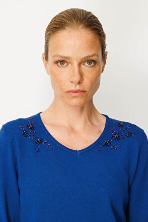 Kadın V Yaka Omuzları Boncuk İşlemeli Bluz K.Saks