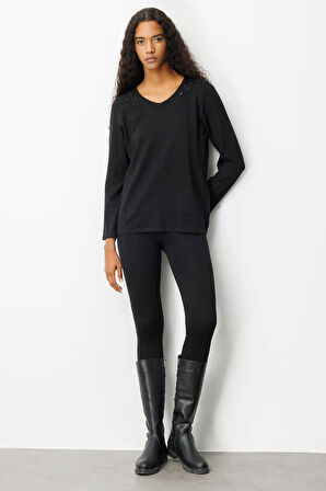 Kadın V Yaka Omuzları Boncuk İşlemeli Bluz Siyah