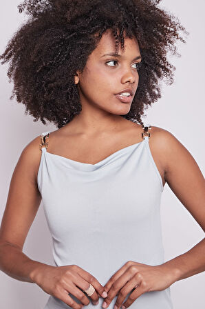 Likralı Krep Penye Degaje Yaka Aksesuar Detaylı Kolsuz Bluz-Gri