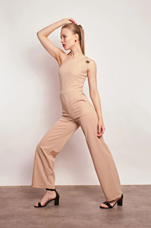 Likralı Krep Kumaş Tek Omuz Aksesuarlı Yan Cepli Bol Paça Abiye Nişan Ofis Tulum-Bej