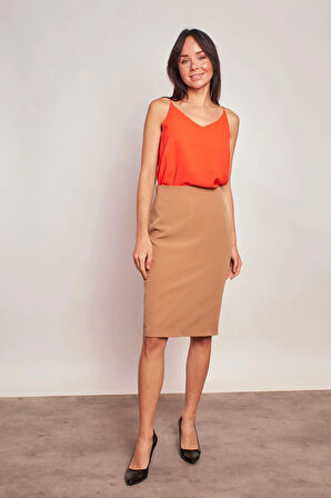 Astarlı Yüksek Bel Diz Altı Hafif Likralı Yırtmaçlı Kumaş Ofis Kalem Etek-Camel 