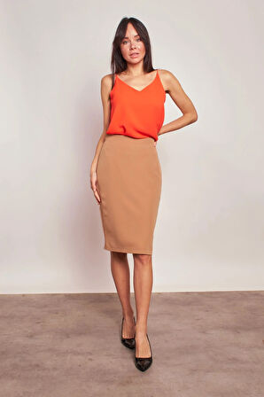 Astarlı Yüksek Bel Diz Altı Hafif Likralı Yırtmaçlı Kumaş Ofis Kalem Etek-Camel 