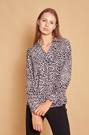 Desenli Yakalı Önü Pileli Aksesuarlı Uzun Kol Likrasız Şık Kumaş Rahat Kesim Bluz-Bej Leopar