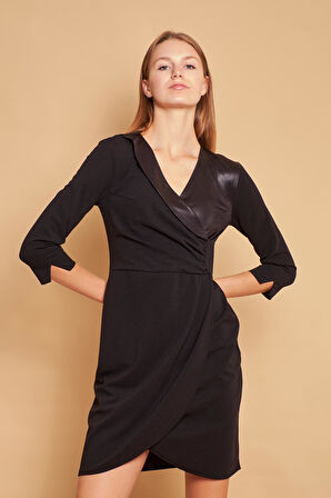 Hafif Likralı Krep Kumaş Deri Detaylı Yakalı Önü Büzgülü Anvelop Kruvaze Kapri Truvakar Kol Elbise-Siyah