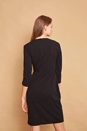 Hafif Likralı Krep Kumaş Deri Detaylı Yakalı Önü Büzgülü Anvelop Kruvaze Kapri Truvakar Kol Elbise-Siyah