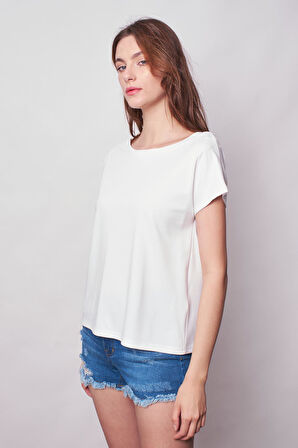 Kadın Kayık Yaka Düşük Omuzlu Kırışmaz Span Karışımlı Şık T-shirt Bluz-Krem