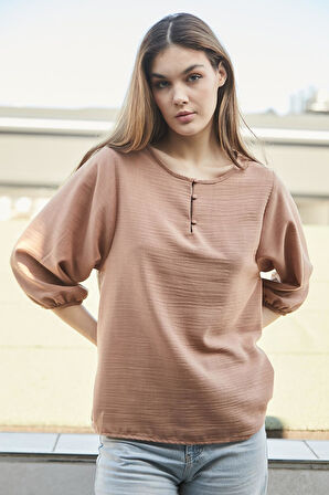Kadın Keten Geniş Sıfır Yaka Yakası Düğmeli Kolları Lastikli Bluz -Camel 
