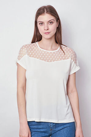Kadın Likralı Krep Kumaş Puanlı Tül Detaylı Geniş Sıfır Yaka Düşük Omuzlu Bluz -Krem 