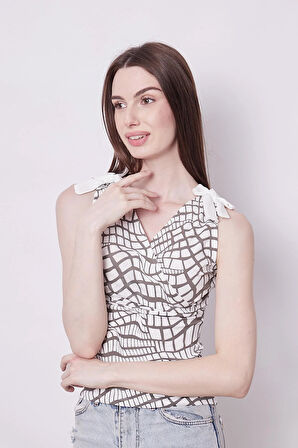 Desenli Likralı Kumaş Anvelop Kruvaze Ön Arka V Yaka Omuzları Bağcıklı Body Bluz-Vizon Desen