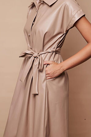 Kadın Hafif Likralı Ekolojik Deri Yakalı Düşük Omuzlu Yan Cepli Düğmeli Diz Boy Elbise-Bej