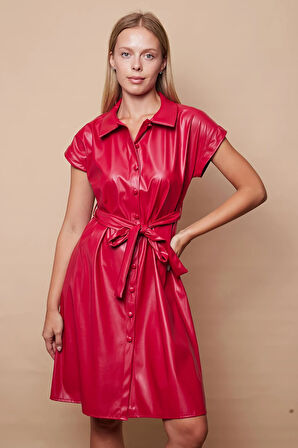 Kadın Hafif Likralı Ekolojik Deri Yakalı Düşük Omuzlu Yan Cepli Düğmeli Diz Boy Elbise-Kırmızı