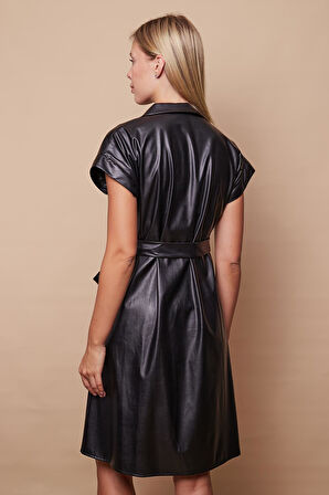 Kadın Hafif Likralı Ekolojik Deri Yakalı Düşük Omuzlu Yan Cepli Düğmeli Diz Boy Elbise-Siyah