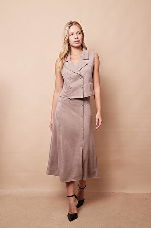 Kadın Hafif Likralı Kadife Kumaş Alman Cepli Dizde Düğmeli Yırtmaçlı Midi Boy Uzun Etek-Bej