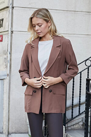 Kadın İpeksi Dokulu Modal Kumaş Yakalı Cep Kapaklı Oversize Salaş Blazer Ceket-Kahve