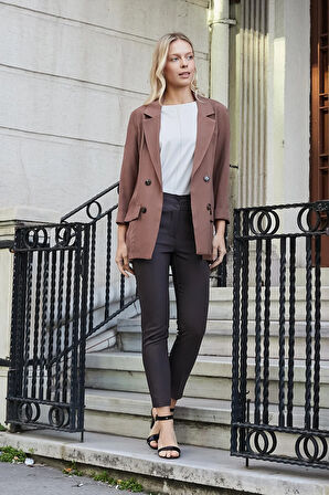 Kadın İpeksi Dokulu Modal Kumaş Yakalı Cep Kapaklı Oversize Salaş Blazer Ceket-Kahve