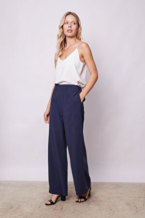 Kadın İpeksi Dokulu Modal Yüksek Bel Yan Cepli Arkası Lastikli Bol Paça Salaş Palazzo Pantolon-Lacivert
