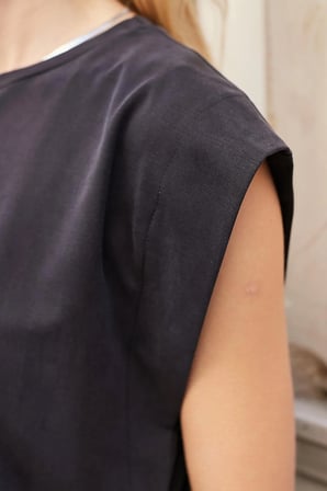 Kadın Modal İpeksi Likralı Kumaş Geniş Sıfır Yaka Düşük Omuzlu T-shirt Bluz-Siyah