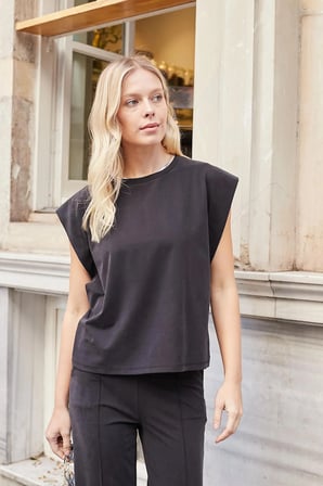 Kadın Modal İpeksi Likralı Kumaş Geniş Sıfır Yaka Düşük Omuzlu T-shirt Bluz-Siyah